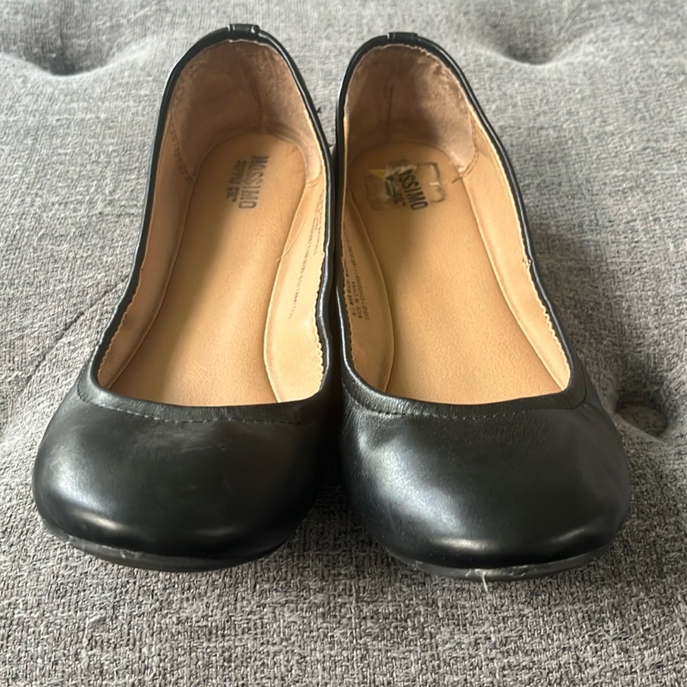Woman’s Black Flats